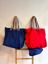 Cargar imagen en el visor de la galería, Bolsa impermeable "YACHT"