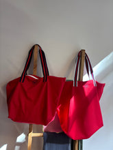 Cargar imagen en el visor de la galería, Bolsa impermeable "YACHT"