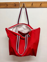 Cargar imagen en el visor de la galería, Bolsa impermeable "YACHT"