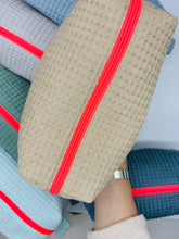 Cargar imagen en el visor de la galería, Neceser Waffle