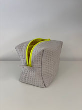 Cargar imagen en el visor de la galería, Neceser Waffle