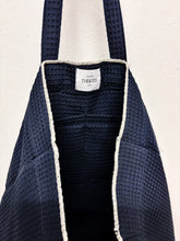 Cargar imagen en el visor de la galería, Bolso Saranella Marino + Crudo