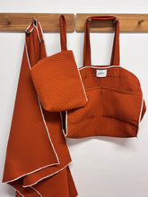 Cargar imagen en el visor de la galería, Conjunto Saranella en Caldera + Crudo