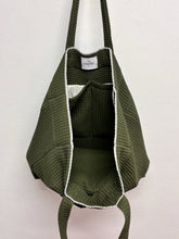 Cargar imagen en el visor de la galería, Bolso Saranella Verde Caqui + Crudo