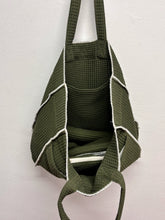 Cargar imagen en el visor de la galería, Bolso Saranella Verde Caqui + Crudo