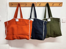 Cargar imagen en el visor de la galería, Bolso Saranella Marino + Crudo