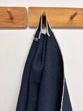 Cargar imagen en el visor de la galería, Toalla Saranella Marino + Crudo