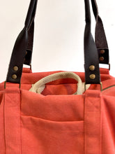 Cargar imagen en el visor de la galería, BOLSO VOYAGE "CITY" - Coral