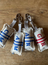 Cargar imagen en el visor de la galería, Llavero Iniciales