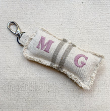 Cargar imagen en el visor de la galería, Llavero Iniciales