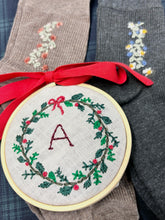 Cargar imagen en el visor de la galería, TALLER CHRISTMAS BORDADO
