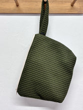 Cargar imagen en el visor de la galería, Neceser Saranella Verde Caqui + Crudo
